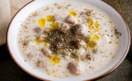 Lor peynirli köfte çorbası