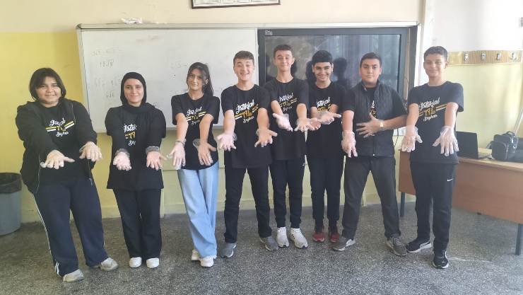 “SINIFIMIZ HEP TEMİZ”: Seyhan İstiklal Anadolu Lisesi’nden Örnek Temizlik Projesi