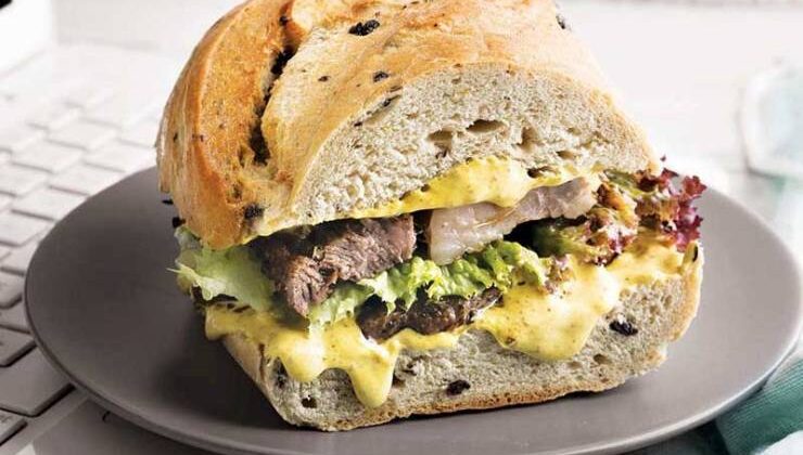 Salsa Verde Soslu Biftek Sandviç