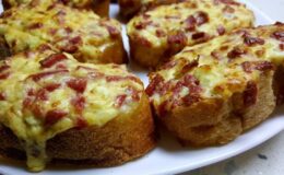Sucuklu Yumurtalı Kanape