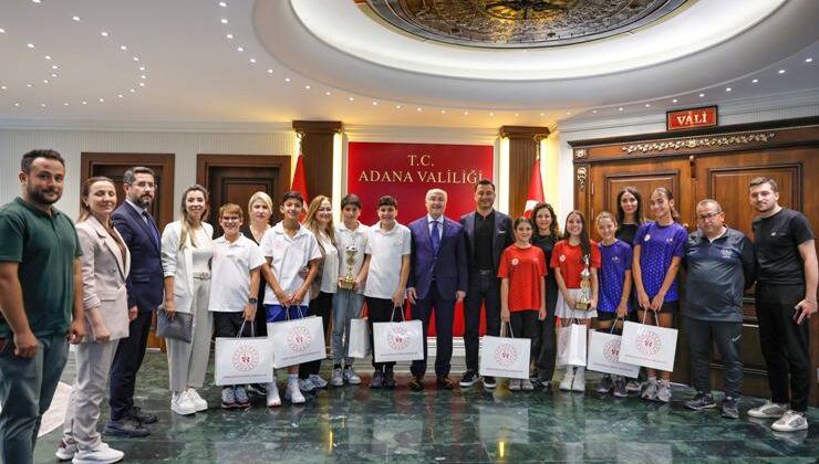 Vali Köşger, Anadolu Yıldızlar Ligi Tenis Türkiye Şampiyonası’nda Derece Yapan Sporcularımızı Kabul Etti