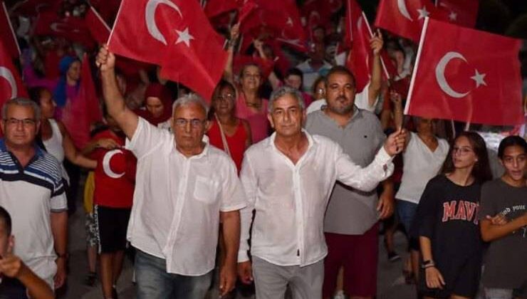 “Özgür Özel’in Yurt Dışı Mitingi: Eleştirmek mi, Şikâyet mi?”