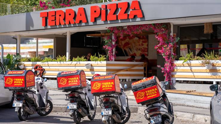 Terra Pizza yeni şubesini Adana Seyhan Yenibaraj’da açtı