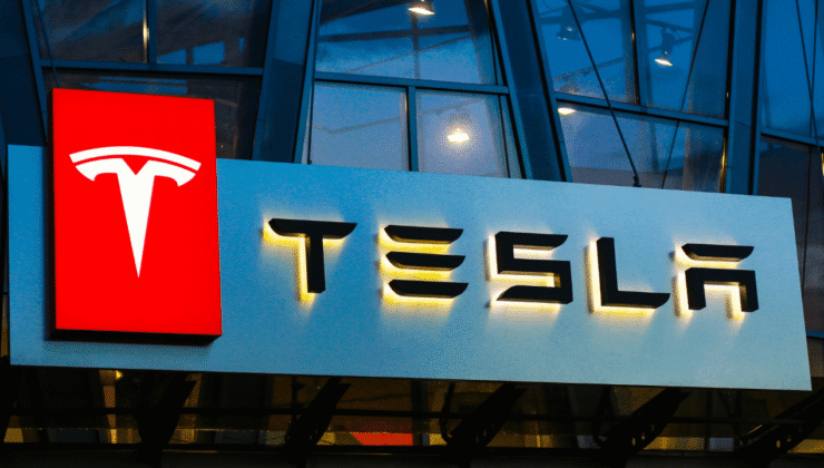 Tesla, CarPlay entegrasyonunu test etmeye başladı