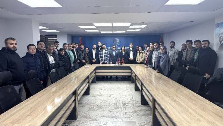 CHP’li gençlerden MESEM tepkisi: ‘Çocukların işçileştirildiği, yasalarla sömürüldüğü bir AKP projesi!’