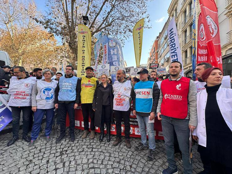 Sağlık Bakanı bizi duyuyor musun? Biz buradayız!