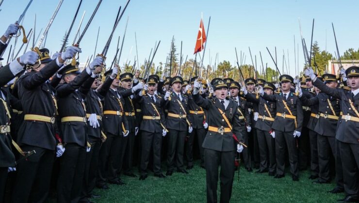Kılıçlı yeminde mahkemeden bir iptal daha: Teğmenin disiplin cezası kaldırıldı