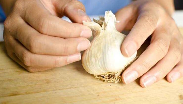 El ve Ağızdaki Sarımsak Kokusu Nasıl Geçer?