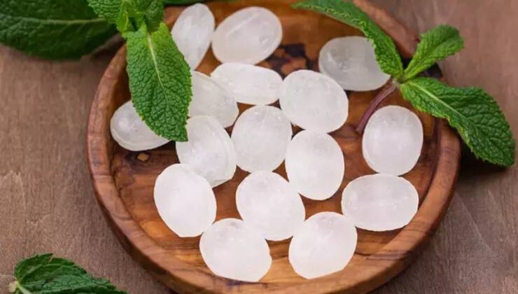 Neden Erimeye Başlayan Naneli Şekerin Ortasında Bir Delik Oluşur?