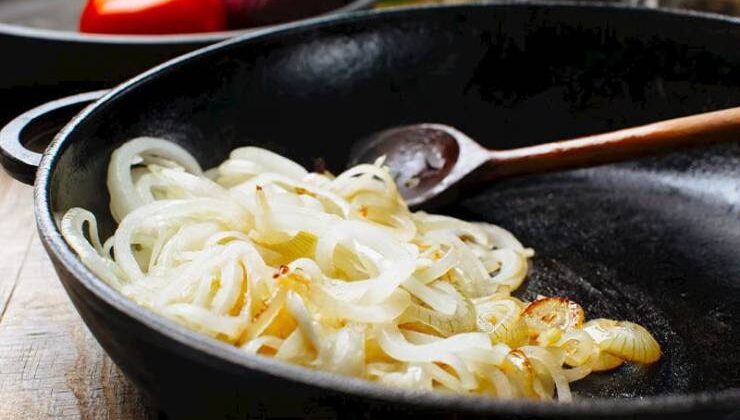 Soğanın Pişerken Kokusu Nasıl Önlenir?