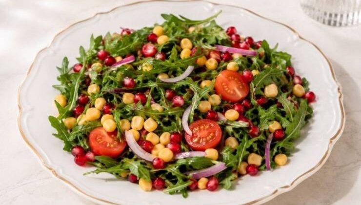 Akdeniz Usulü Bakliyat Salatası