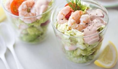 Davet Sofralarına Çok Yakışacak: İki Katlı Kokteyl Salata Tarifi