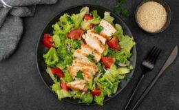 Hem Hafif Hem Doyurucu: Piliç Filetolu Sağlık Salatası Tarifi