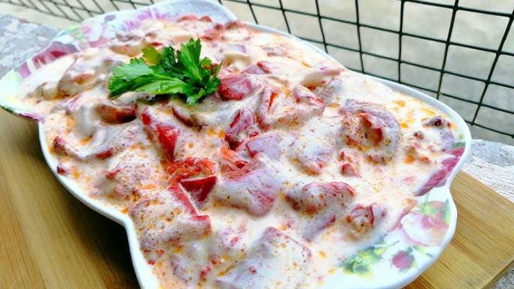 Yoğurtlu Kırmızıbiber Salatası