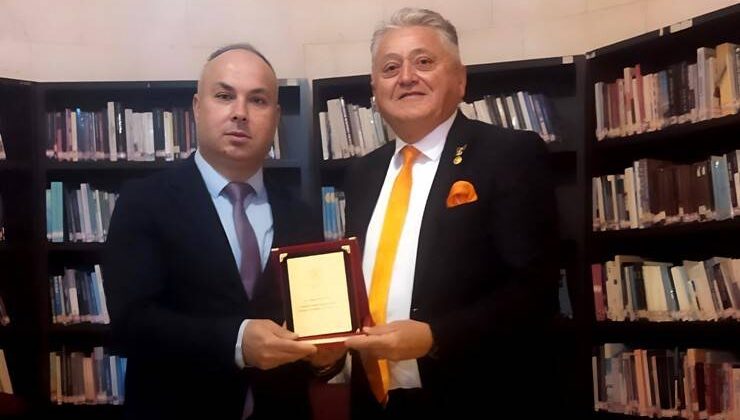 Adanalı şair ve yazarlar “Kütüphaneler iyileştirir” diyecek