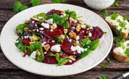 Keçi Peynirli Pancar Salatası (İtalya)