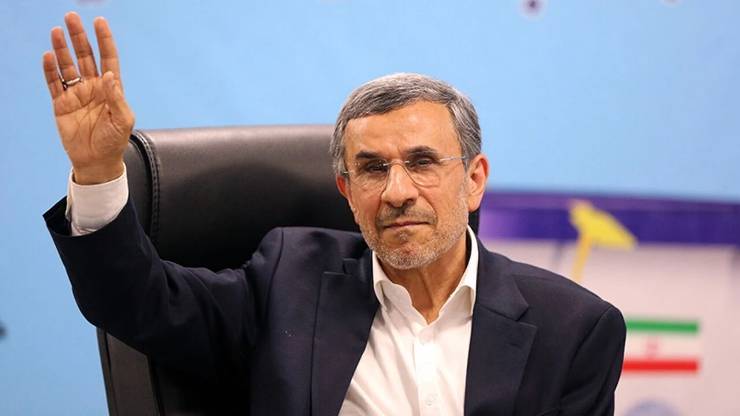 Mahmud Ahmedinejad Tahran’da Vuruldu