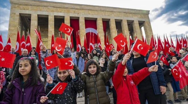 Atatürk Çocuk Olmuş
