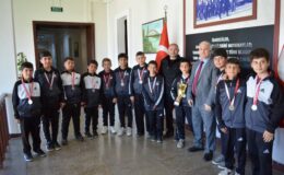 Ceyhan’ın Genç Yeteneklerinden Büyük Başarı Kaymakam Kurtyemez Şampiyonları Ağırladı