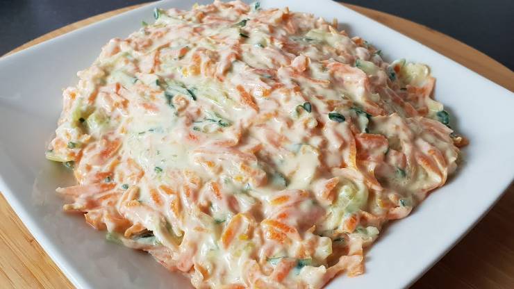 Kolay Mayonezli Havuç Salatası