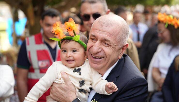 Ümit Özdağ Adana’da Festival Coşkusuna Ortak Oldu: Merkez Park’ta Sevgi Seli!