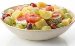 Ananas ve Üzüm Salatası