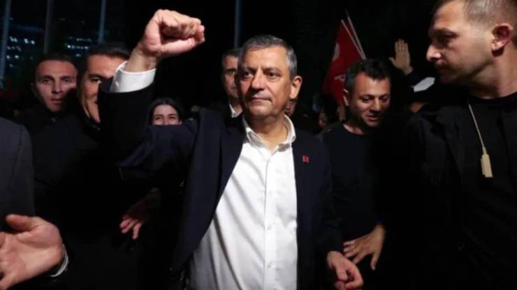 CHP’de “Butlan” Kavgası Büyüyor! Özgür Özel: “Erdoğan’ın 13 Yıl Boyunca Yendiği Yönetimi İstiyorlar”