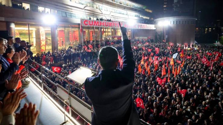 CHP’li Vekillerden Ortak Duruş Genel Merkezde Sabahladılar