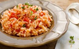 Domatesli Pirinç Pilavı