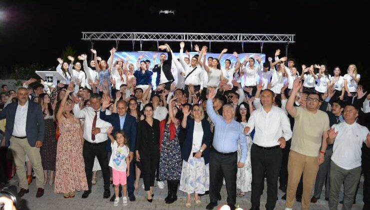Ceyhan Şehit Zeynep Sağır Anadolu Lisesi’nde Muhteşem Mezuniyet ve Sergi