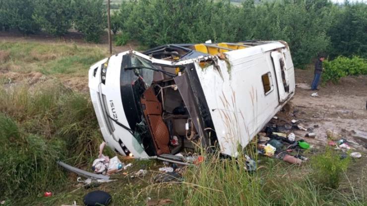 Isparta’da Tur Otobüsü Devrildi 4 Ölü, 15 Yaralı
