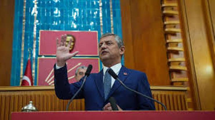 Özgür Özel Tarihi Toplantıda Konuştu