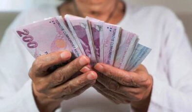 Milyonlarca Emekliye Müjde: Bankalarda “Maaş Taşıma” Yarışı Kızıştı!