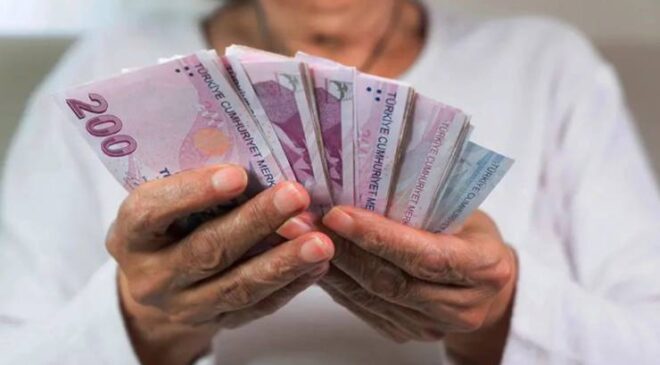 Milyonlarca Emekliye Müjde: Bankalarda “Maaş Taşıma” Yarışı Kızıştı!