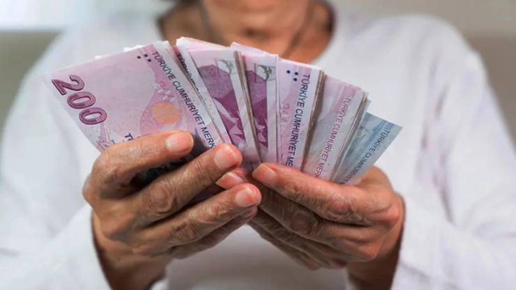 Milyonlarca Emekliye Müjde: Bankalarda “Maaş Taşıma” Yarışı Kızıştı!