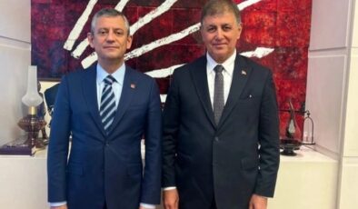 CHP’de Cemil Tugay Depremi: Özgür Özel İstifa Görüşmesinin Detaylarını Açıkladı!