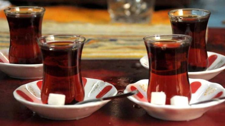 Ünlü Çay Markasında Büyük Skandal! Bakanlık Yasaklı Boya Nedeniyle Kırmızı Listeye Aldı