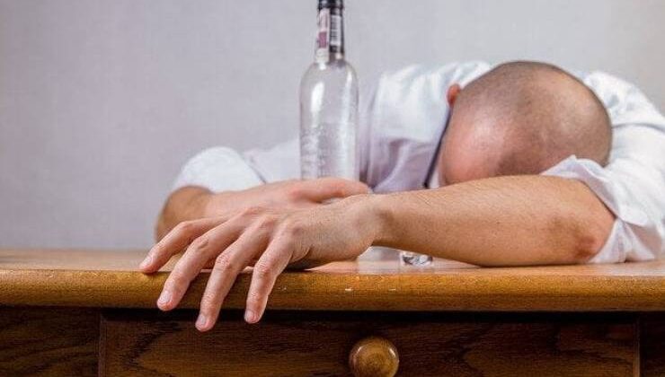 Alkolizm (Alkol Bağımlılığı) Nedir?