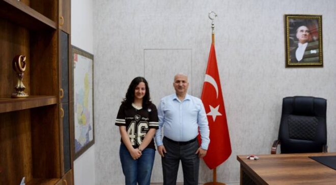 Ceyhan’ın Gururu: LGS Şampiyonu Zeynep Albayrak’a Ödül