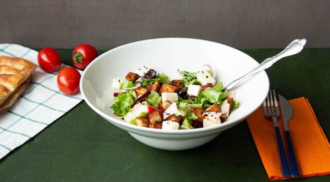 Çıtır Çıtır Gurme Pideli Salata Tarifi