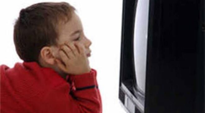 Çocukların Odasında TV Neden Olmamalı?