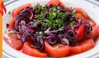 Kabak Çanağında Nefis Domates Salatası Tarifi