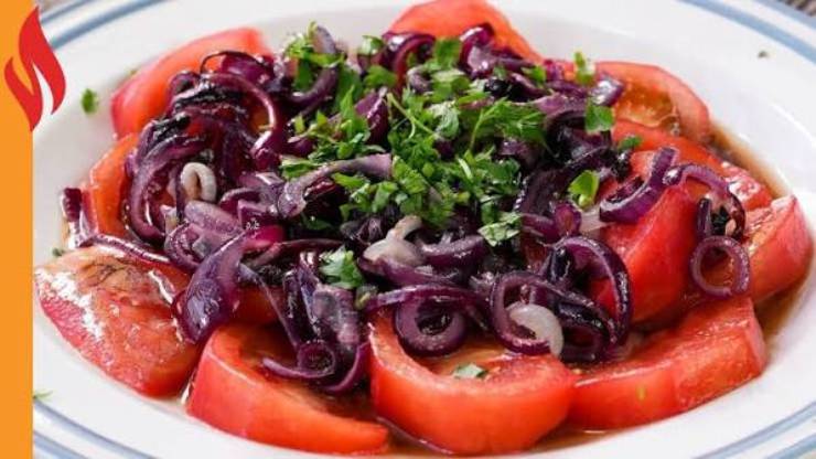 Kabak Çanağında Nefis Domates Salatası Tarifi