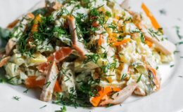 Ev Yapımı Pratik ve Doyurucu Şef Salata Tarifi