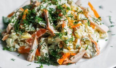 Ev Yapımı Pratik ve Doyurucu Şef Salata Tarifi