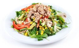 Kafe Usulü Nefis Cafe Cadde Salatası Tarifi
