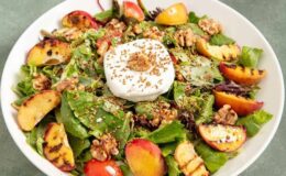 Gurme Evinizde: Keçi Peyniri Salatası Tarifi Nasıl Yapılır?