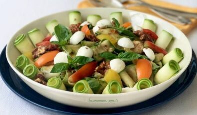 Formunu Koruyanların Favorisi: Nefis Sakız Kabağı Salatası Tarifi