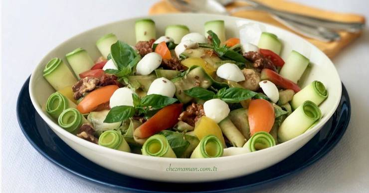 Formunu Koruyanların Favorisi: Nefis Sakız Kabağı Salatası Tarifi