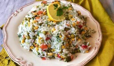 Nefis ve Pratik Pirinçli Semizotu Salatası Tarifi